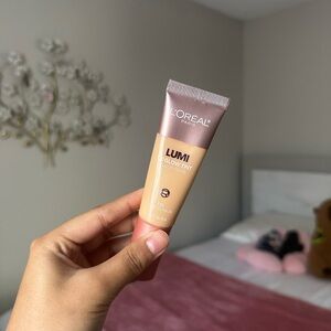 L'Oreal Lumi Glow Tint - Light Ivory